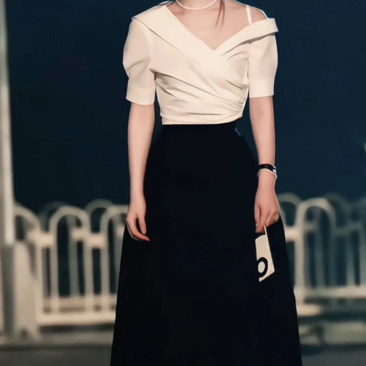 【鑫哥优选】赵露思同款秋季新款显瘦黑色花苞半身裙中长款A字伞裙