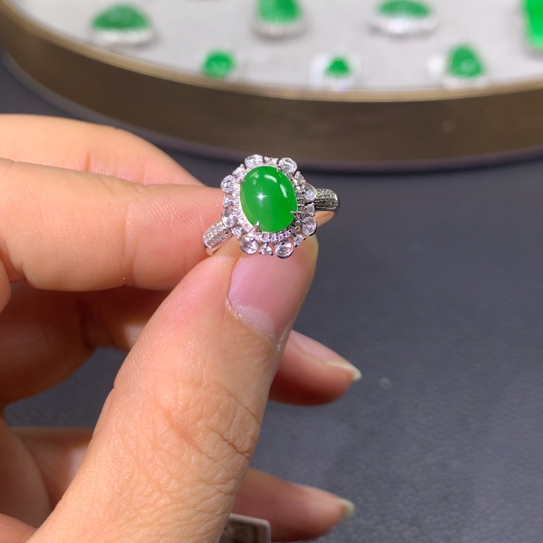 翡翠戒指18K金镶嵌翡翠