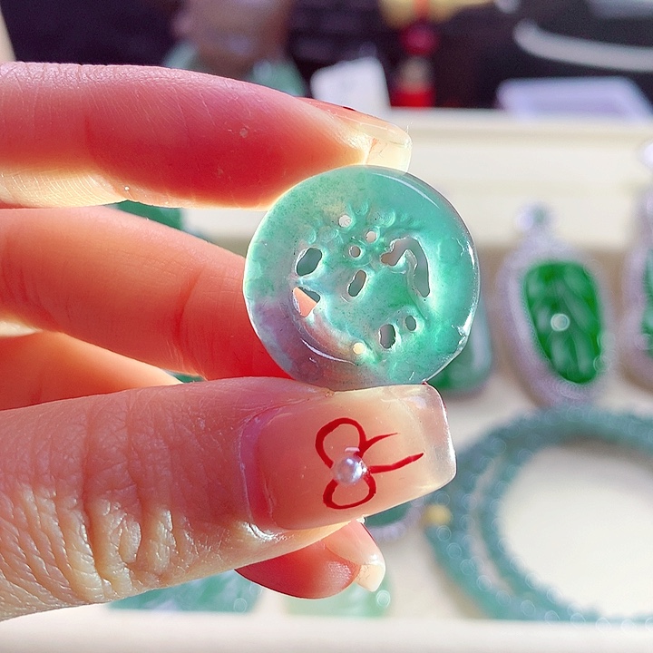 翡翠颈饰未镶嵌天然