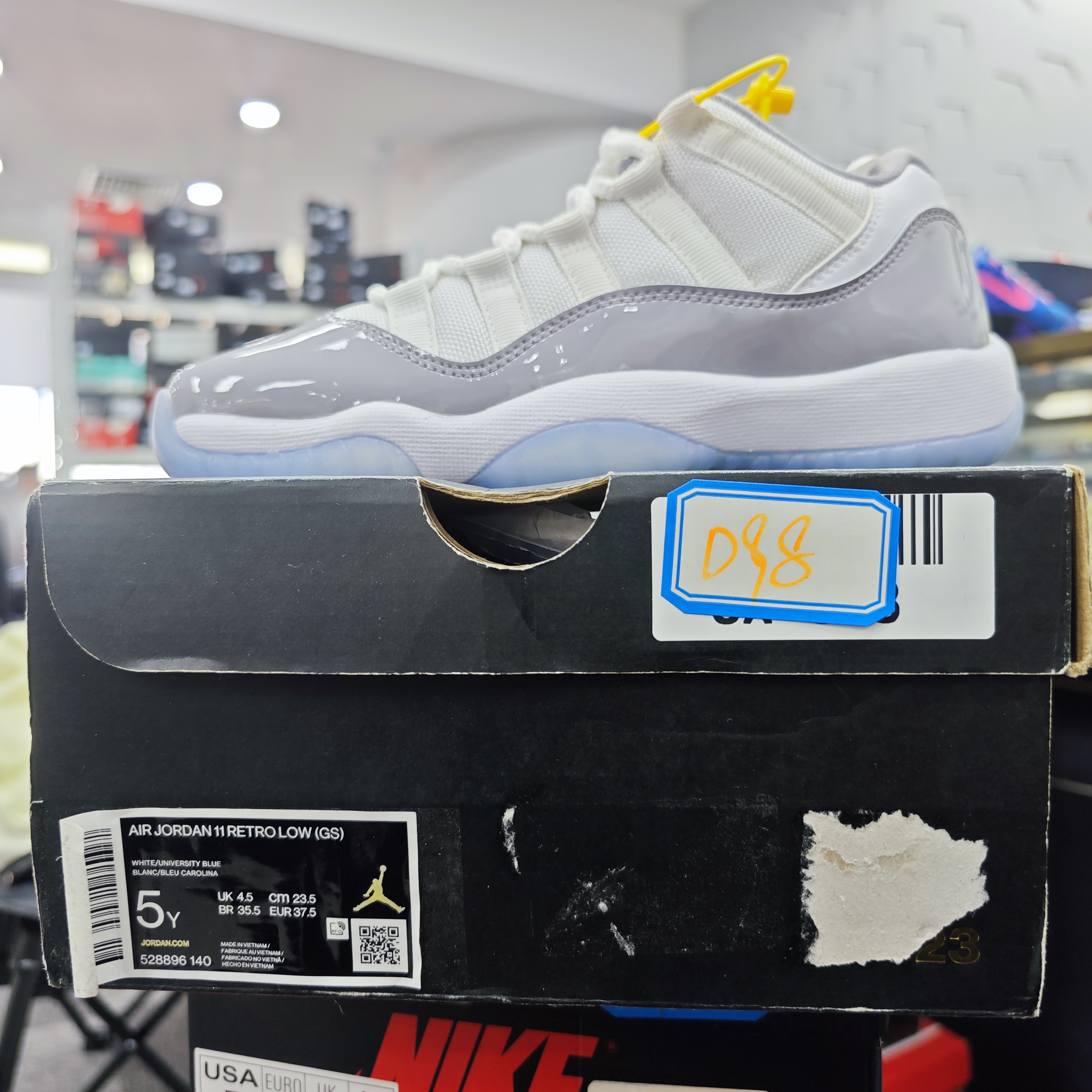 Nike aj11白灰低帮 37.5码 全新原盒 12月30 bai D98