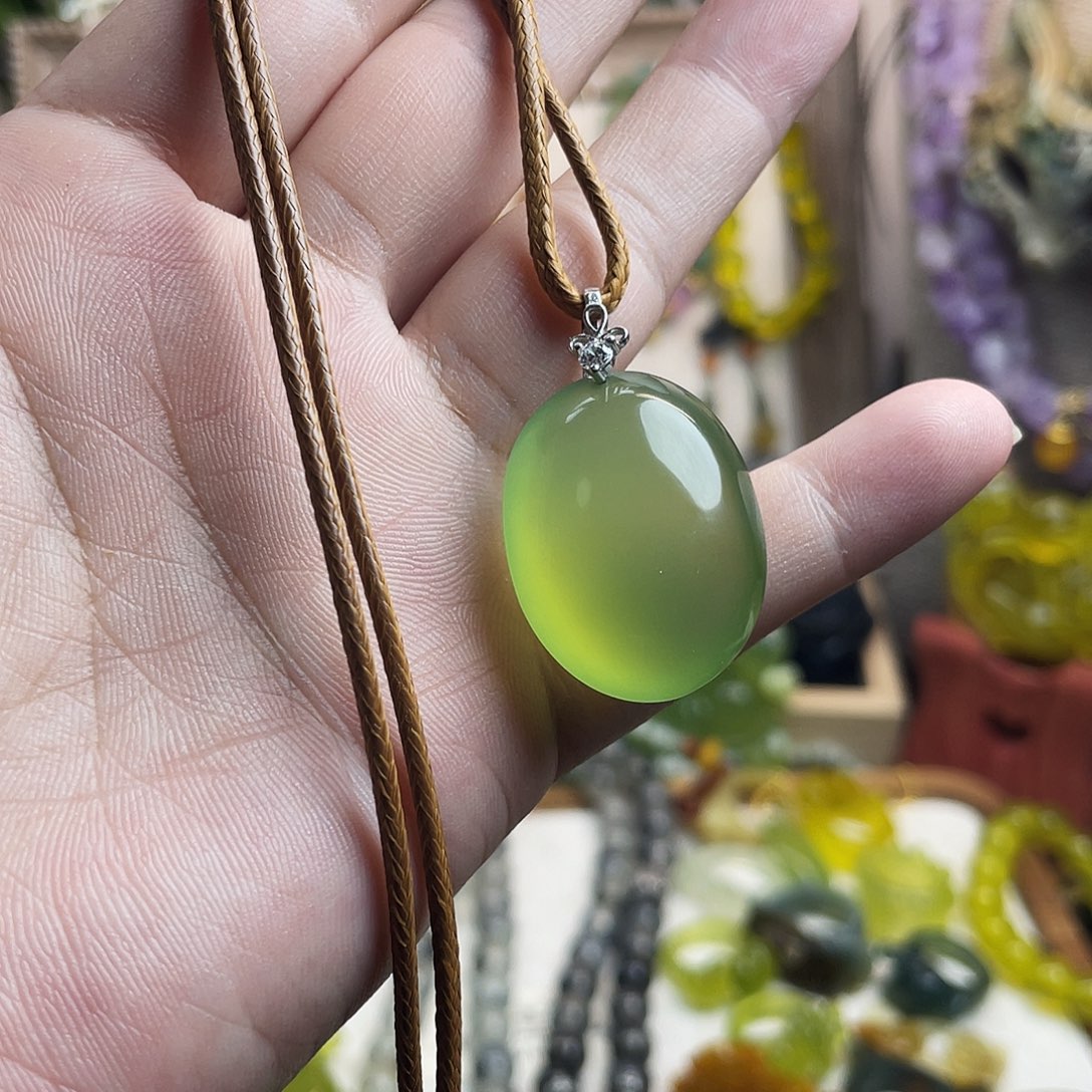 未镶嵌蛇纹石玉吊坠