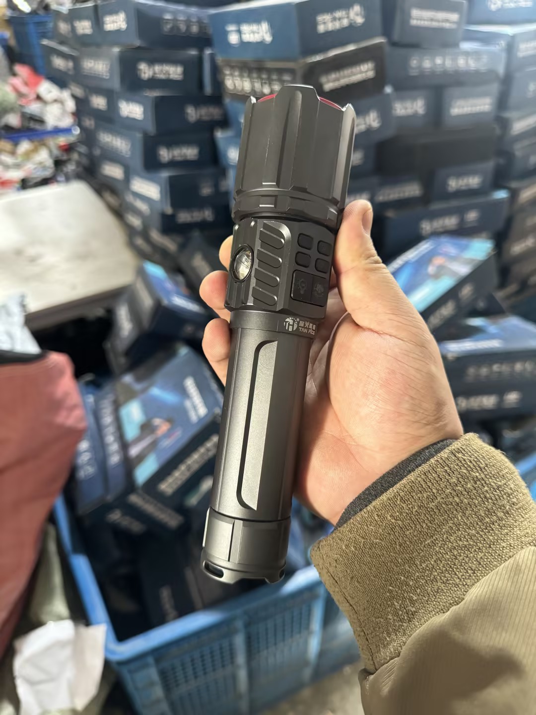 【微瑕一组电池】Q28多光源超亮强光手电筒带侧灯续航8H