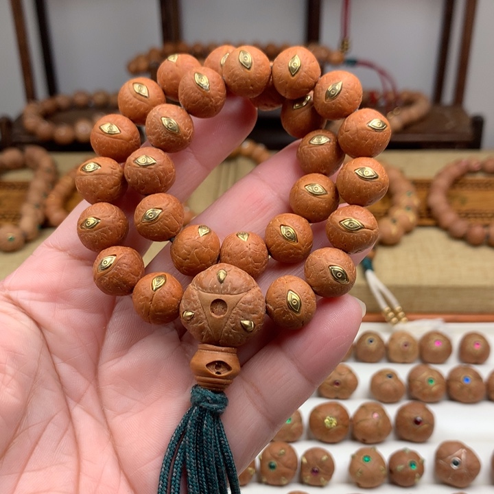 L***x凤眼菩提吊坠手持