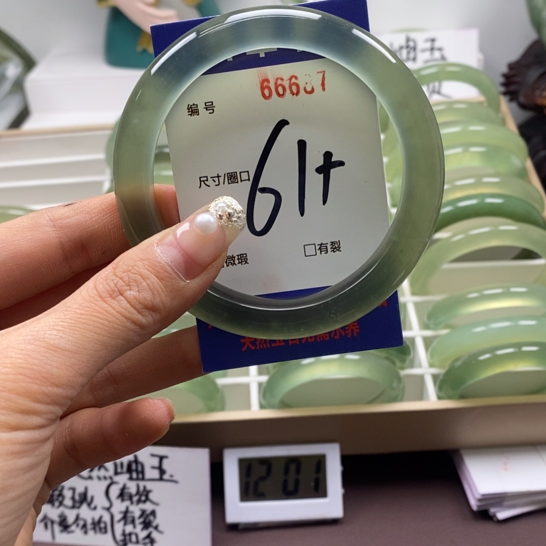 蛇纹石玉手镯未镶嵌