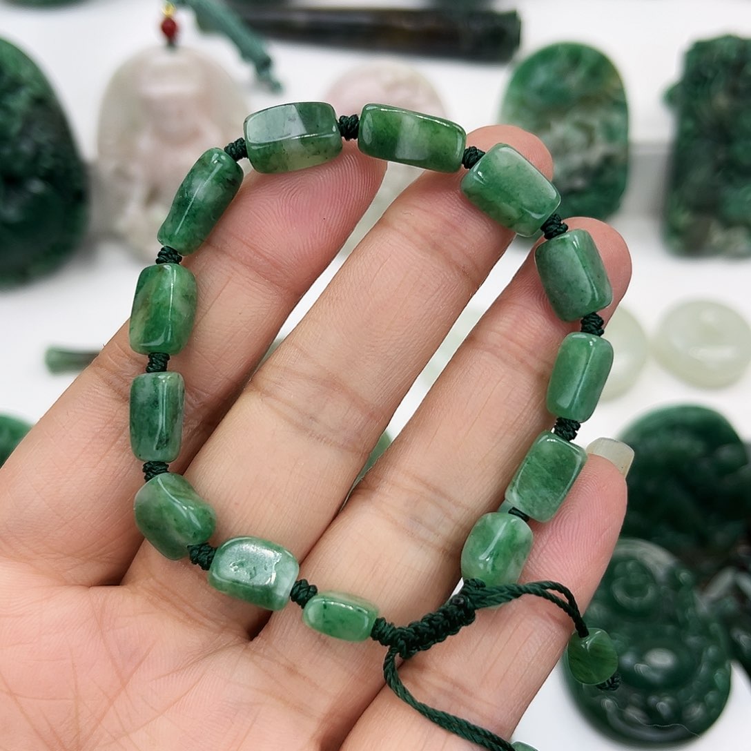 独山玉颈饰未镶嵌