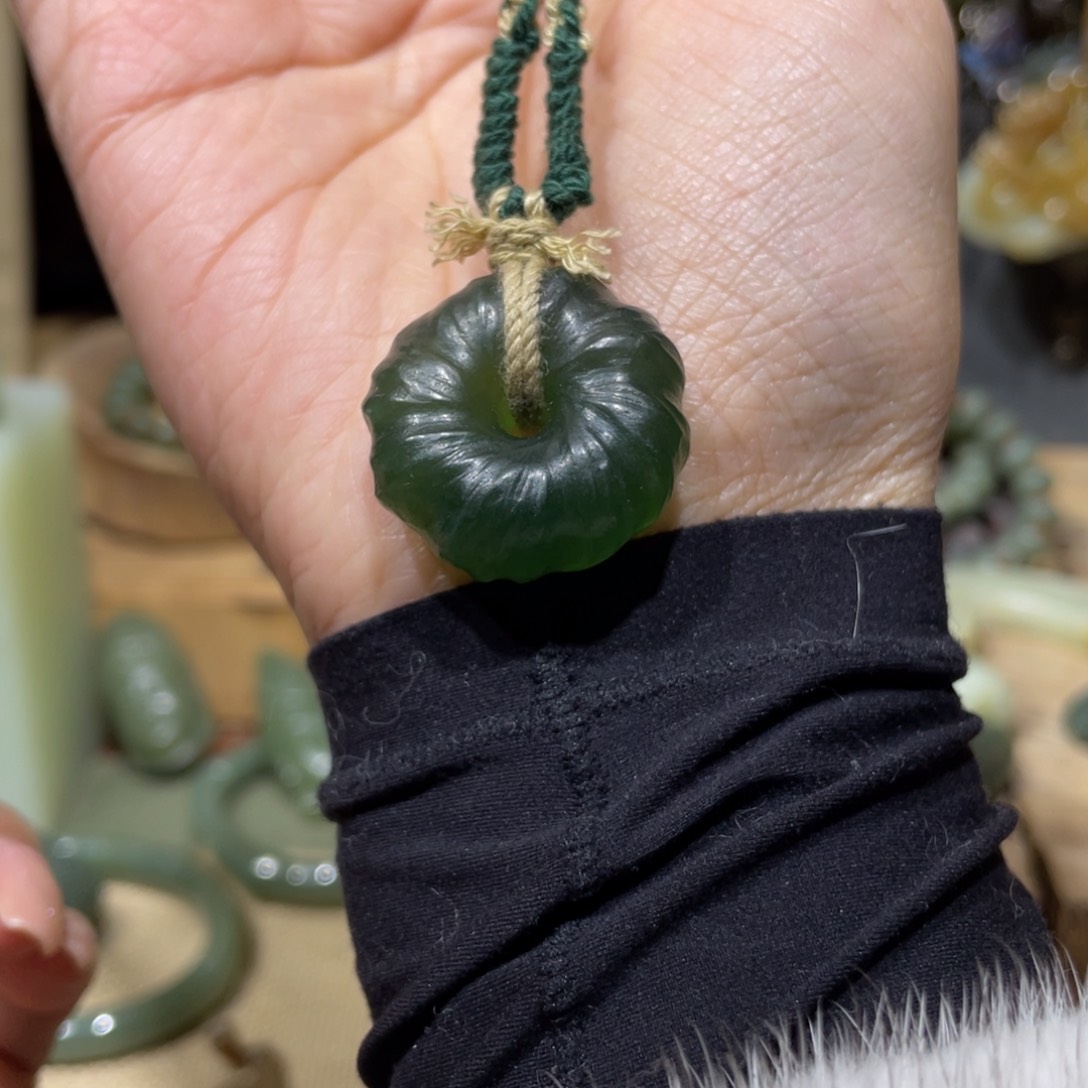 合金蛇纹石玉颈饰