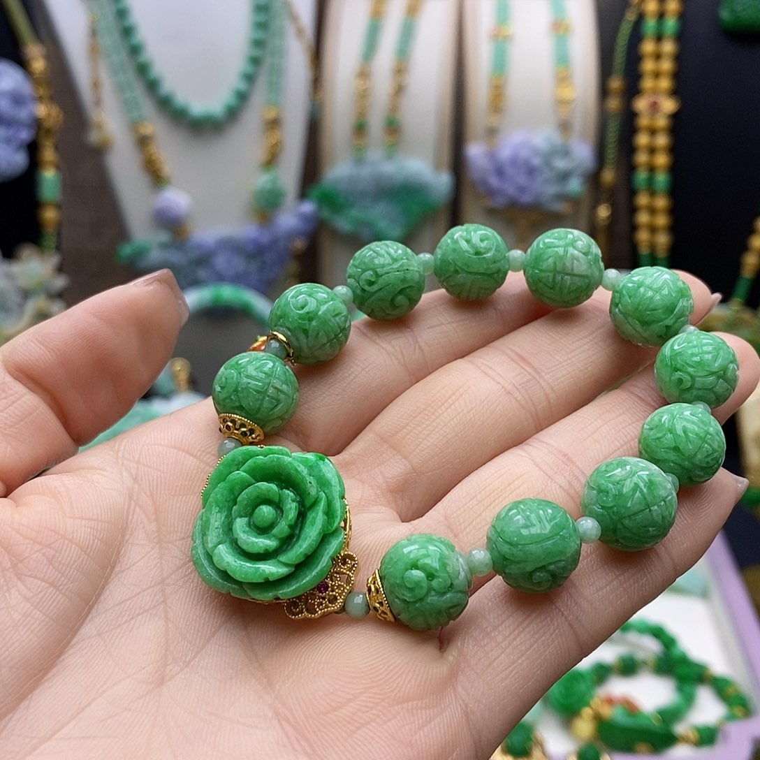 翡翠颈饰未镶嵌天然