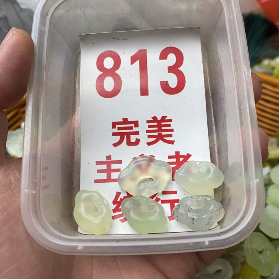 蛇纹石玉挂坠未镶嵌