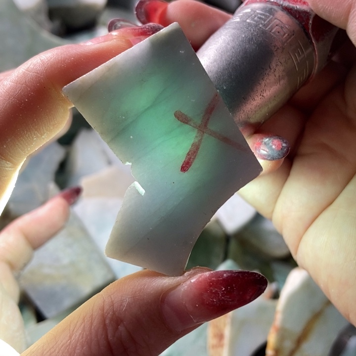 翡翠颈饰未镶嵌天然翡翠