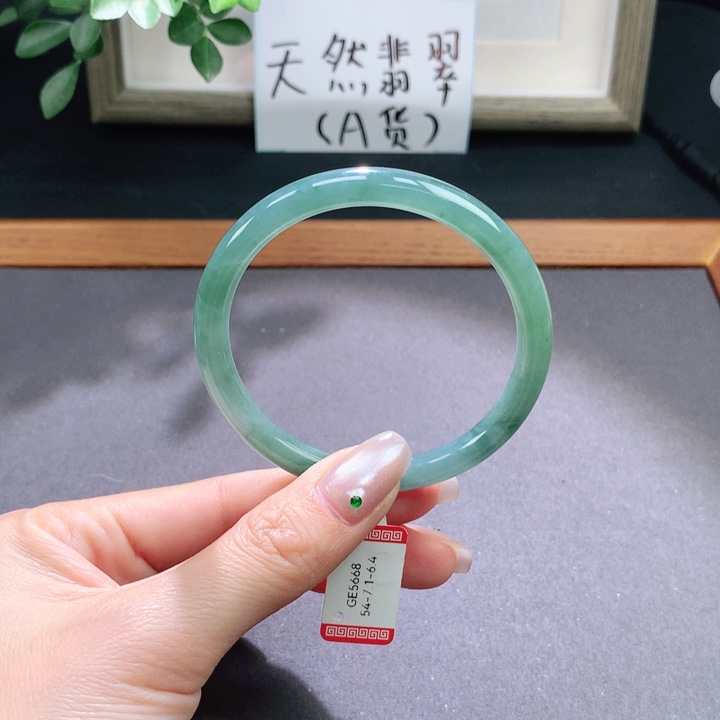 翡翠手镯未镶嵌天然翡翠手镯