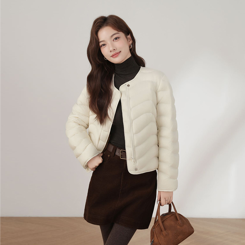 2025冬上新90白鹅绒羽绒服女韩版宽松轻薄排骨款羽绒圆领外套8513