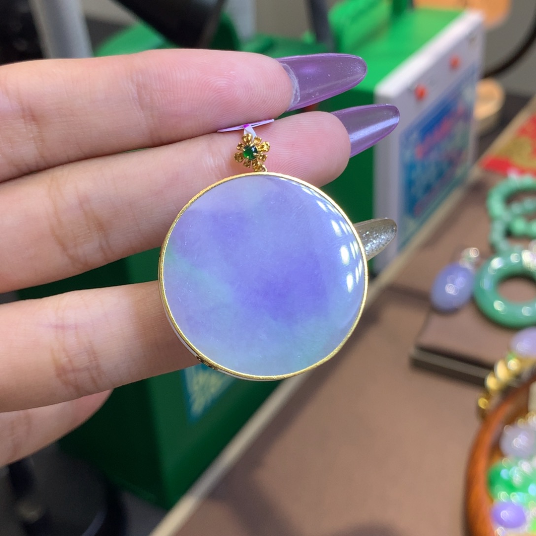 翡翠18K金镶嵌颈饰翡翠