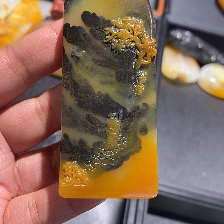 石英质玉（黄龙玉）未镶嵌颈饰