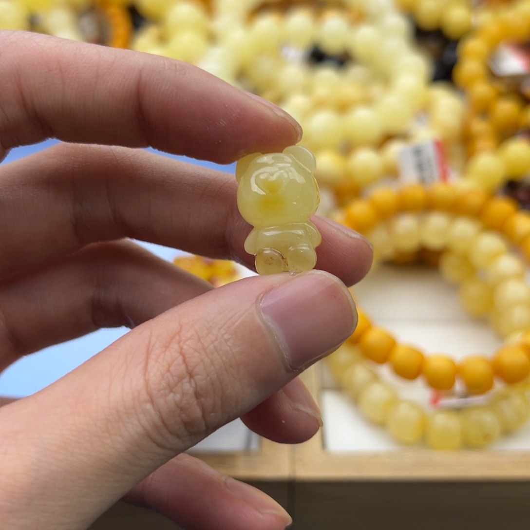 琥珀珠宝奇石未镶嵌