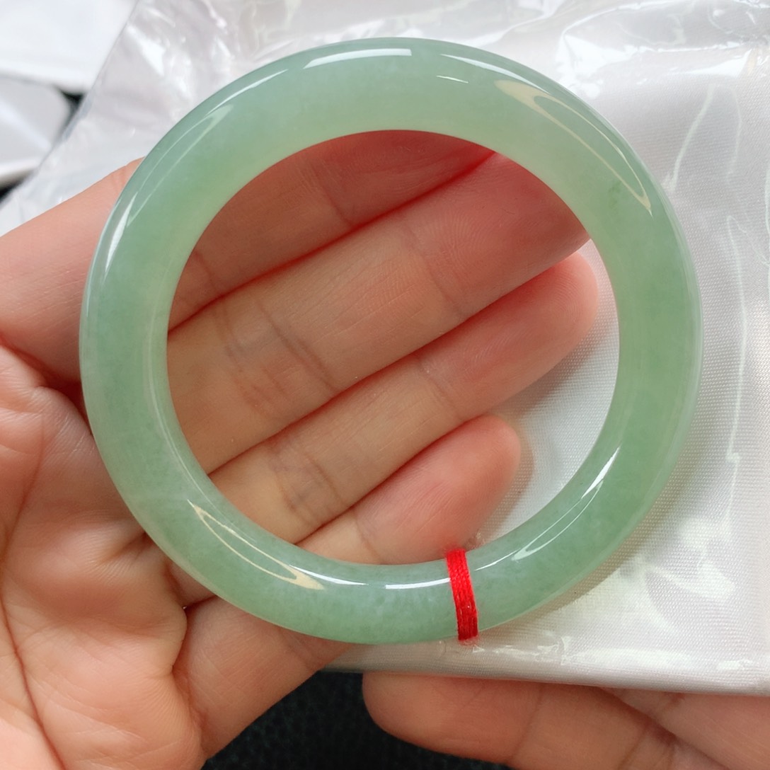 翡翠手镯未镶嵌看****？52圆