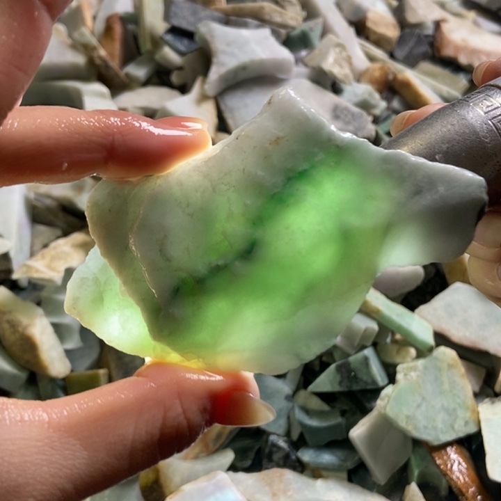 翡翠颈饰未镶嵌天然翡翠