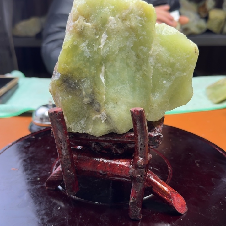 蛇纹石玉原石未镶嵌17