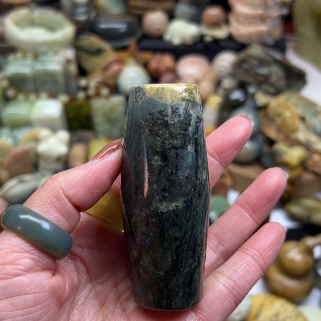 *****岫岩河磨玉（透闪石质玉）未镶嵌颈饰河磨玉大勒子