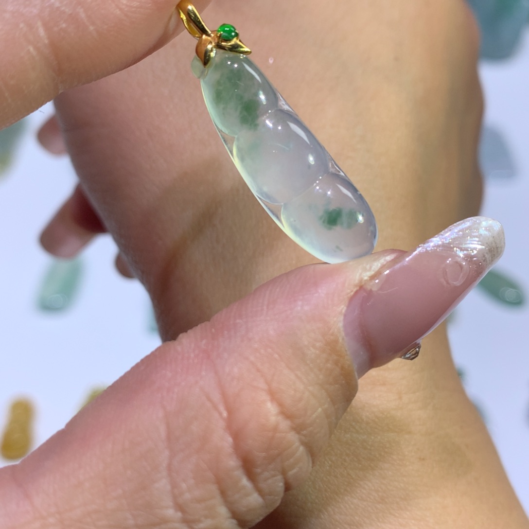 翡翠颈饰未镶嵌豆子