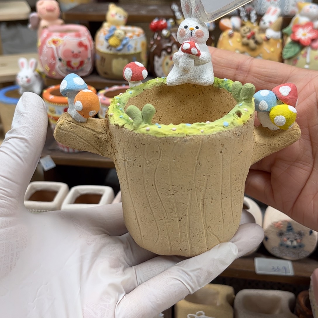 848兔子树桩花盆手绘