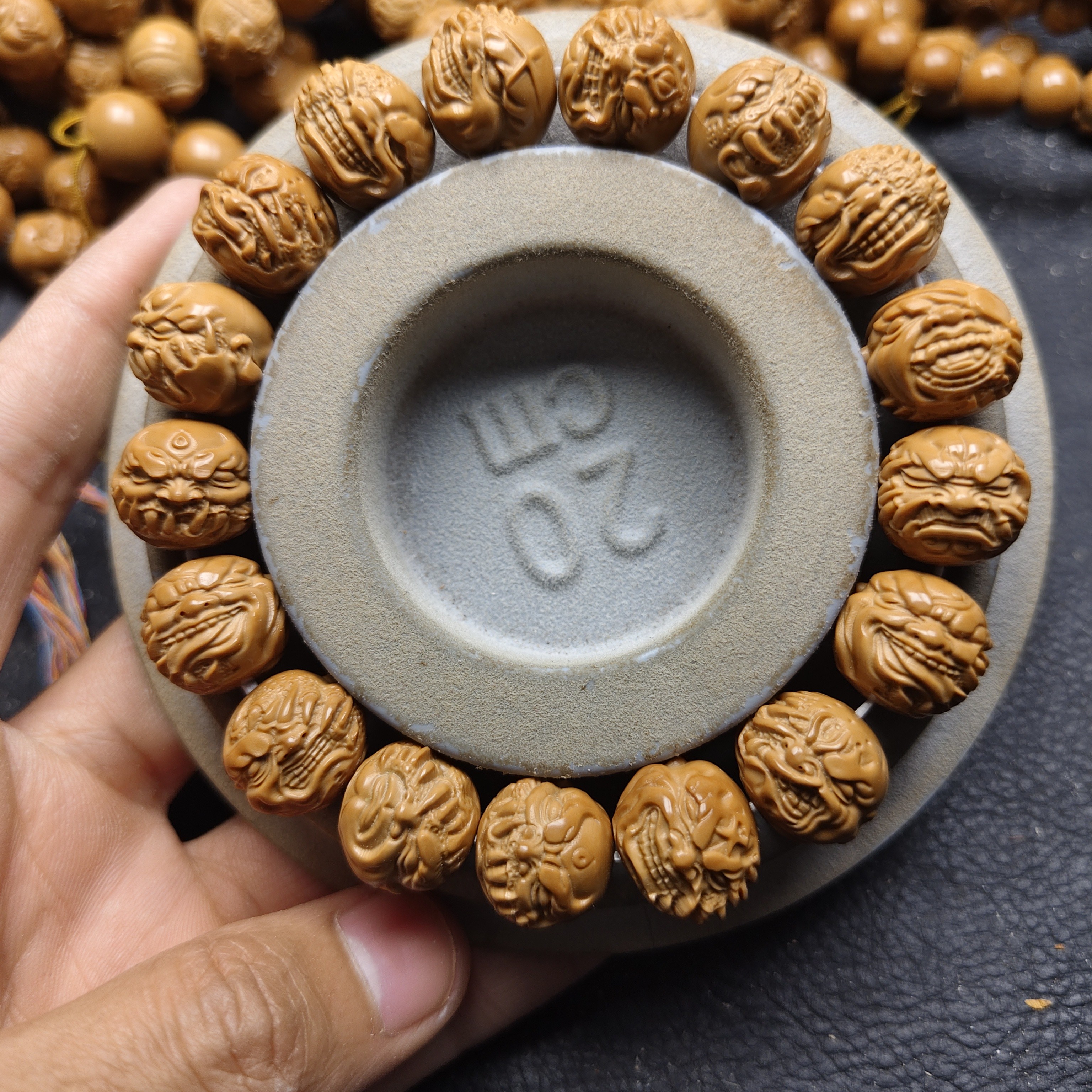 恶僧猴头核桃雕刻吞噬恶僧尺寸15mm