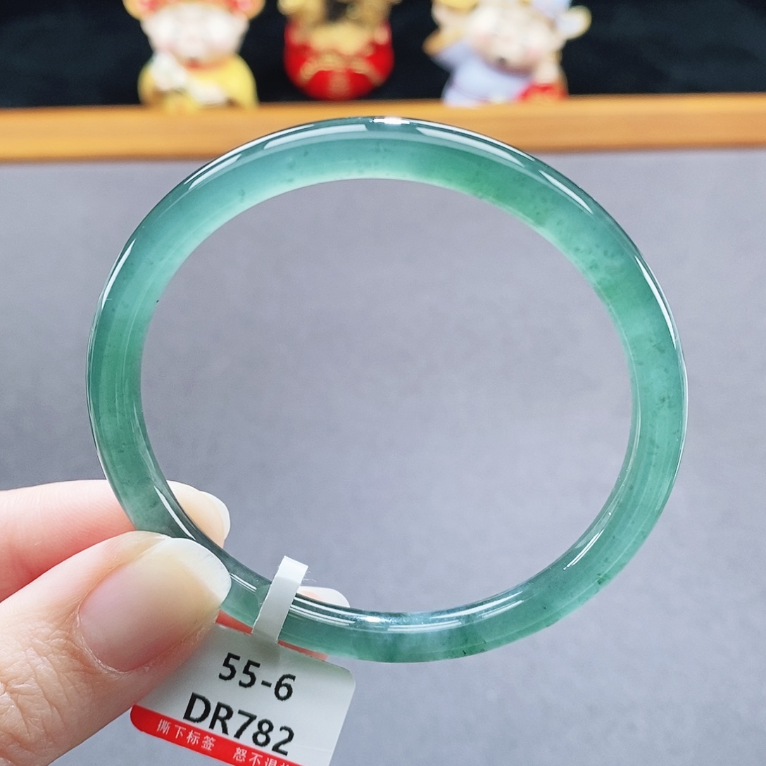 翡翠未镶嵌手镯100