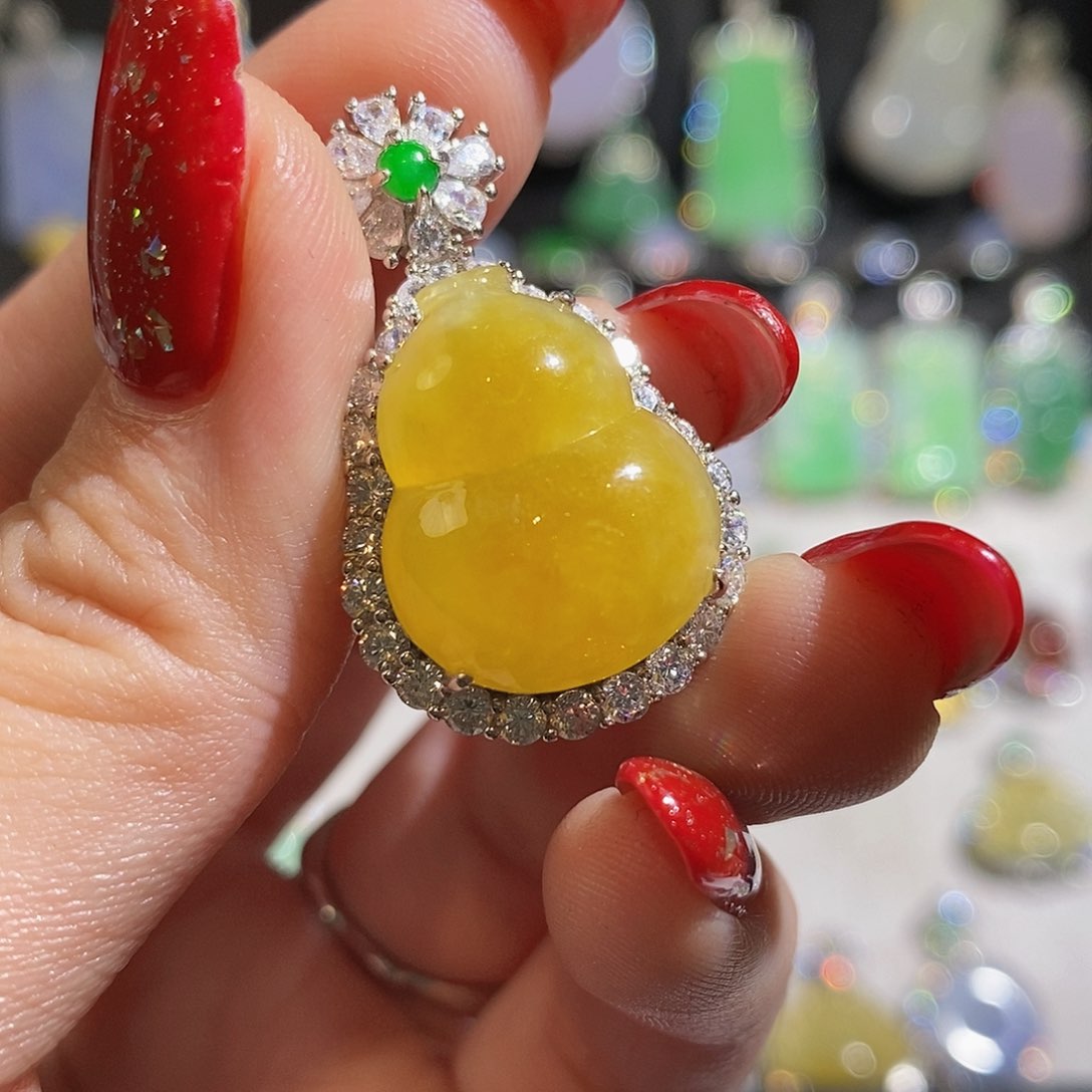 翡翠颈饰银S925镶嵌草****?天然翡翠