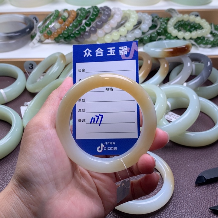 和田玉未镶嵌手镯