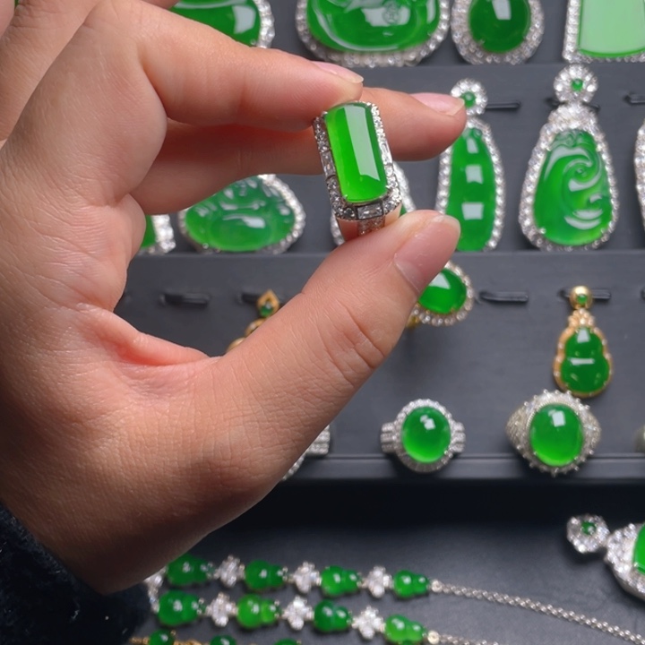 翡翠戒指未镶嵌翡翠戒指