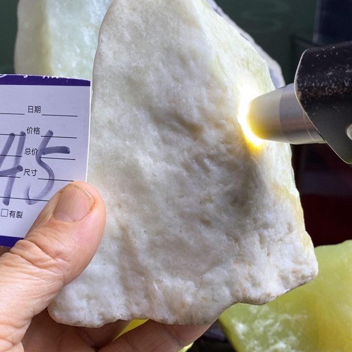 蛇纹石玉珠宝岫玉原石未镶嵌