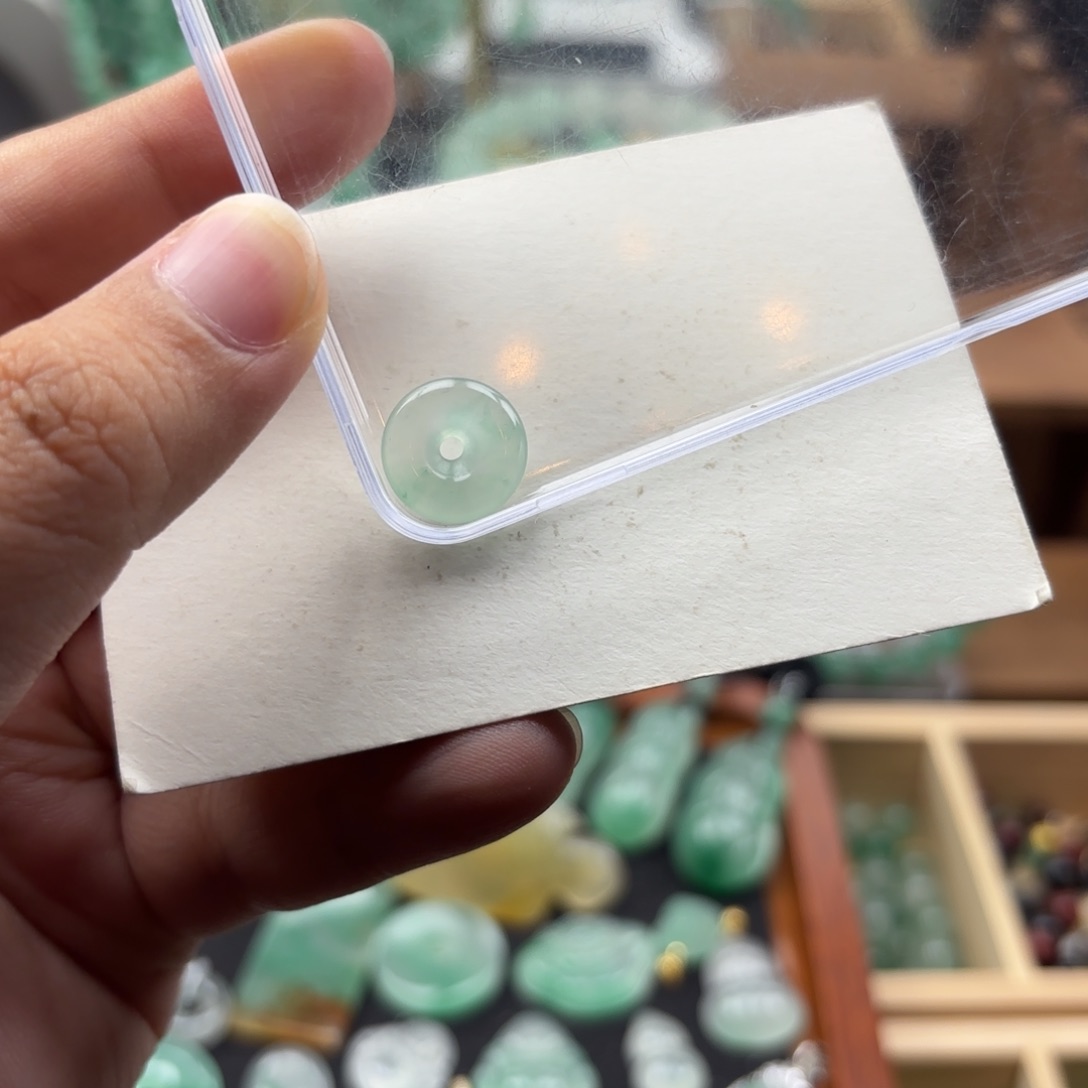 石英质玉未镶嵌颈饰