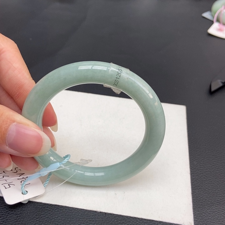 翡翠手镯未镶嵌51-52圆条