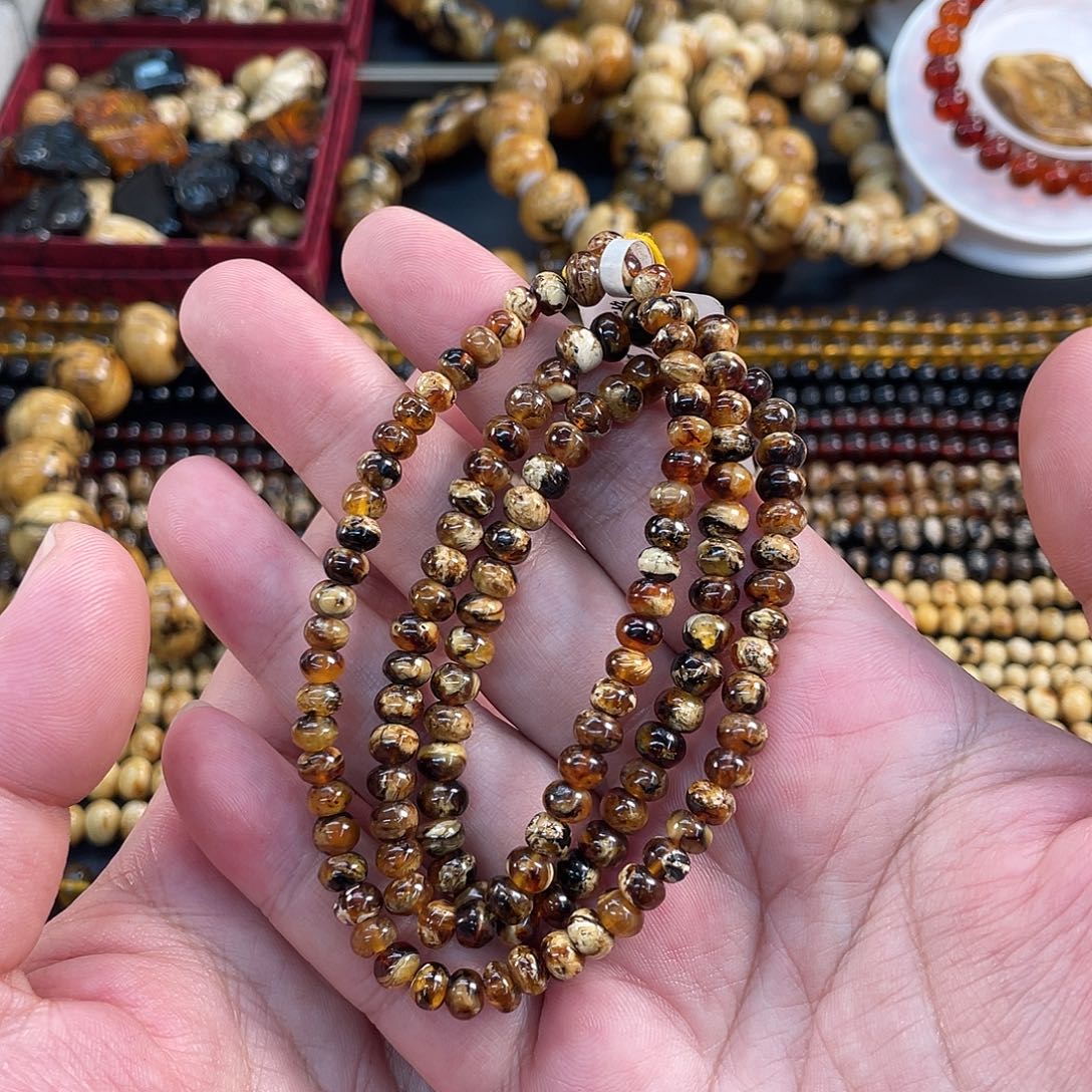 琥珀未镶嵌裸石5mm溶洞