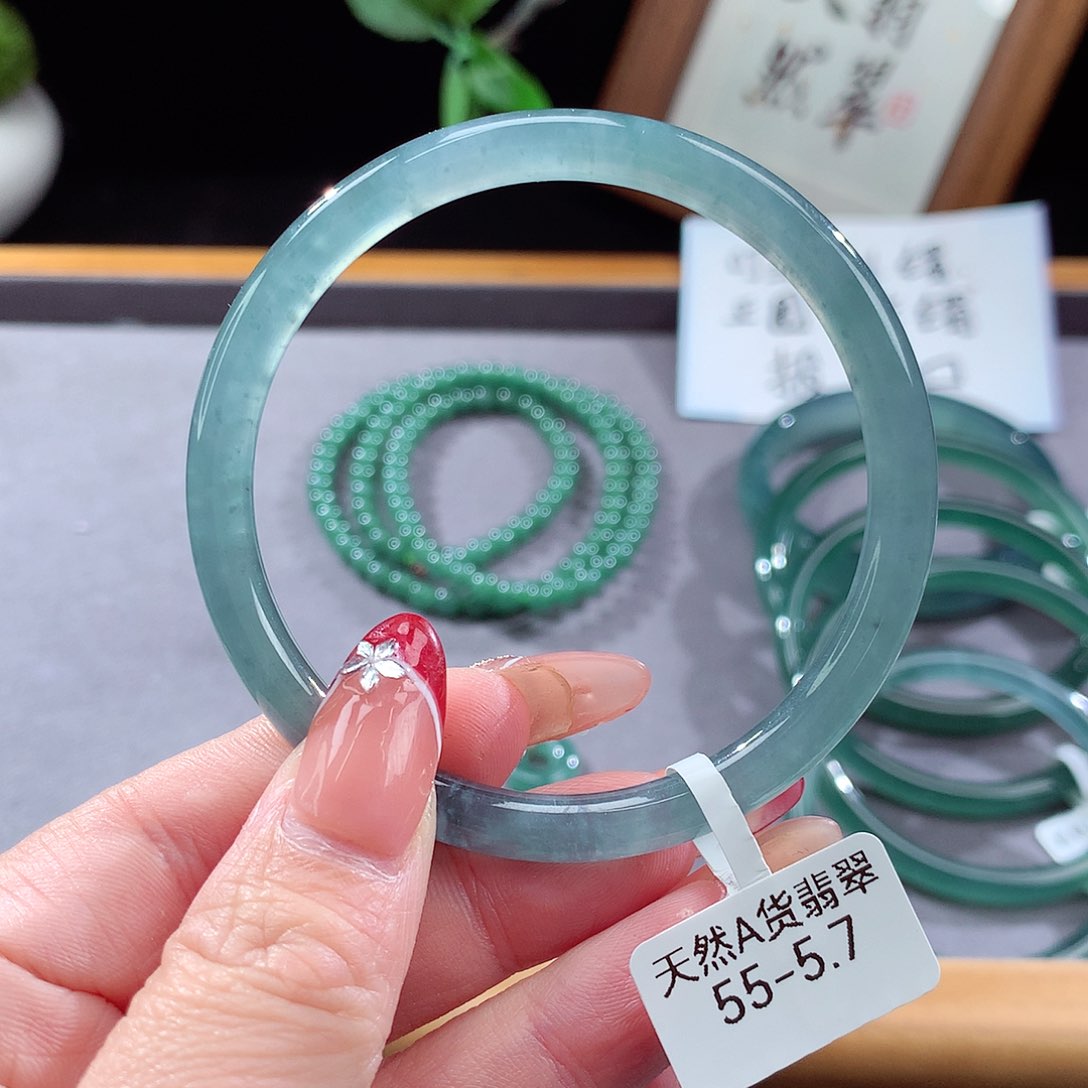 翡翠手镯（圆镯）未镶嵌