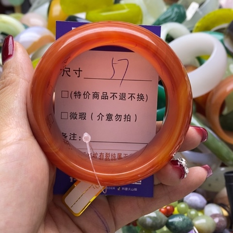 玛瑙/玉髓手镯未镶嵌飞****?