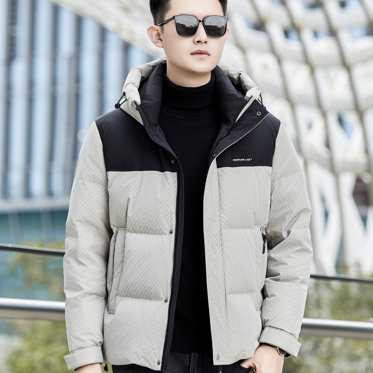 年轻时尚拼接款休闲羽绒服（冬季新款）