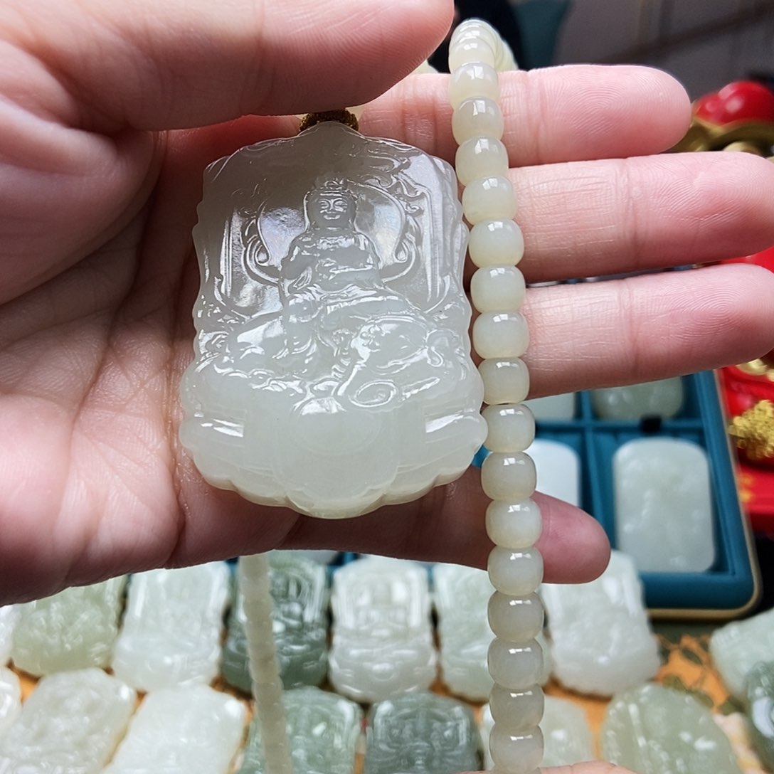 和田玉颈饰未镶嵌相**境