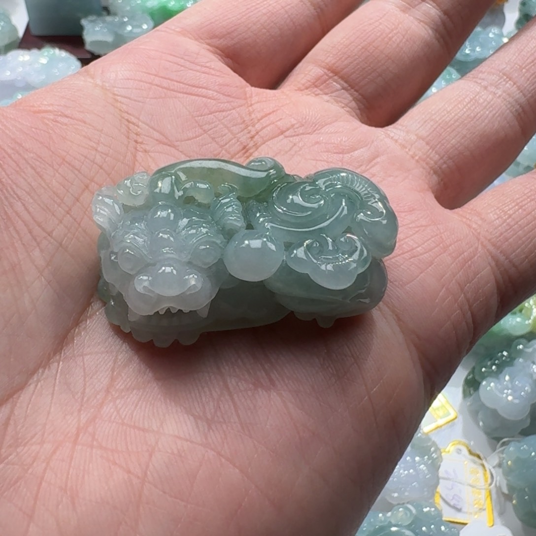 定制翡翠未镶嵌坚***由貔貅