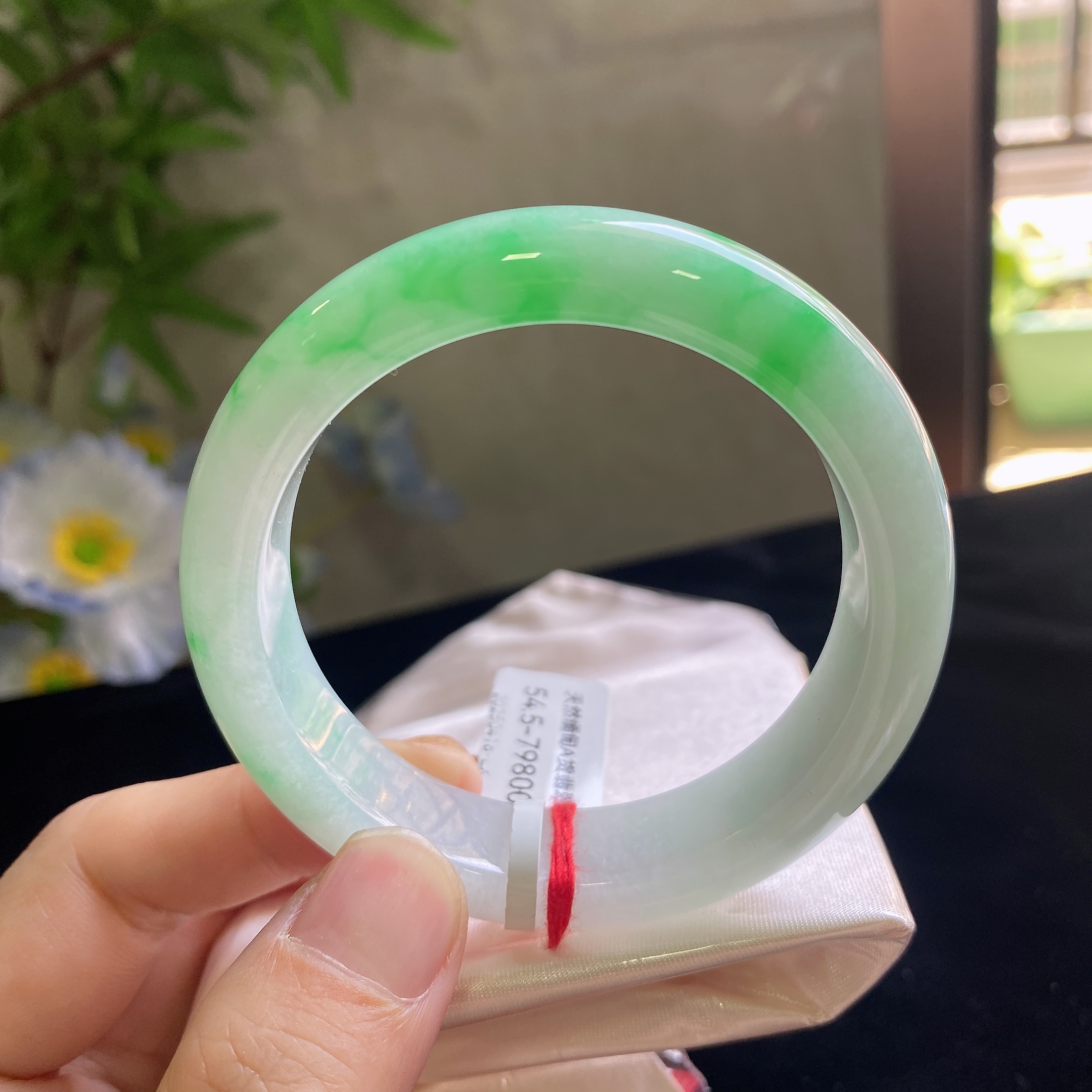 缅甸天然A货翡翠上等玉手镯子翡翠直播间上新品白底青宽边54mm