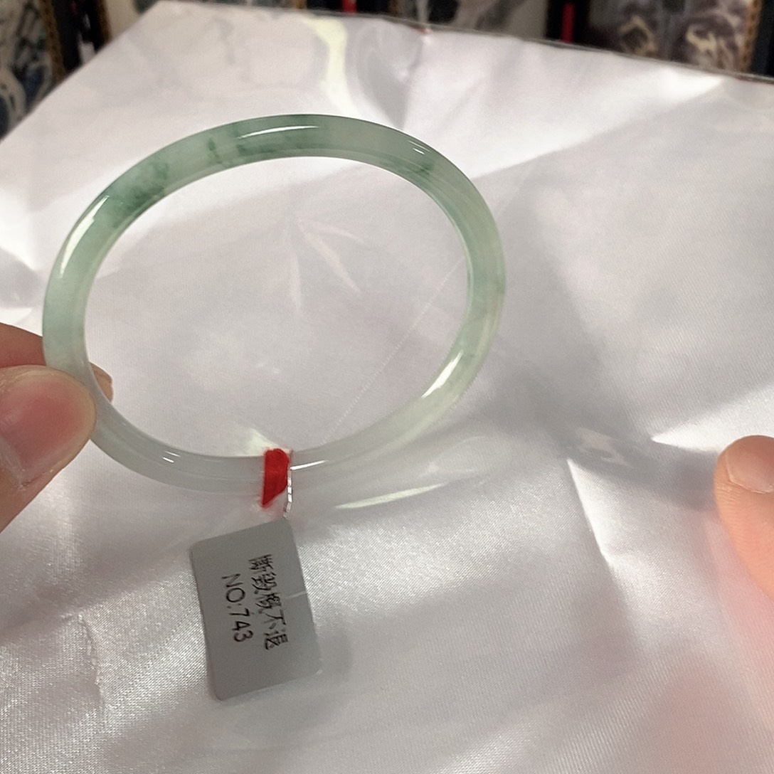 翡翠未镶嵌手镯（贵妃镯）