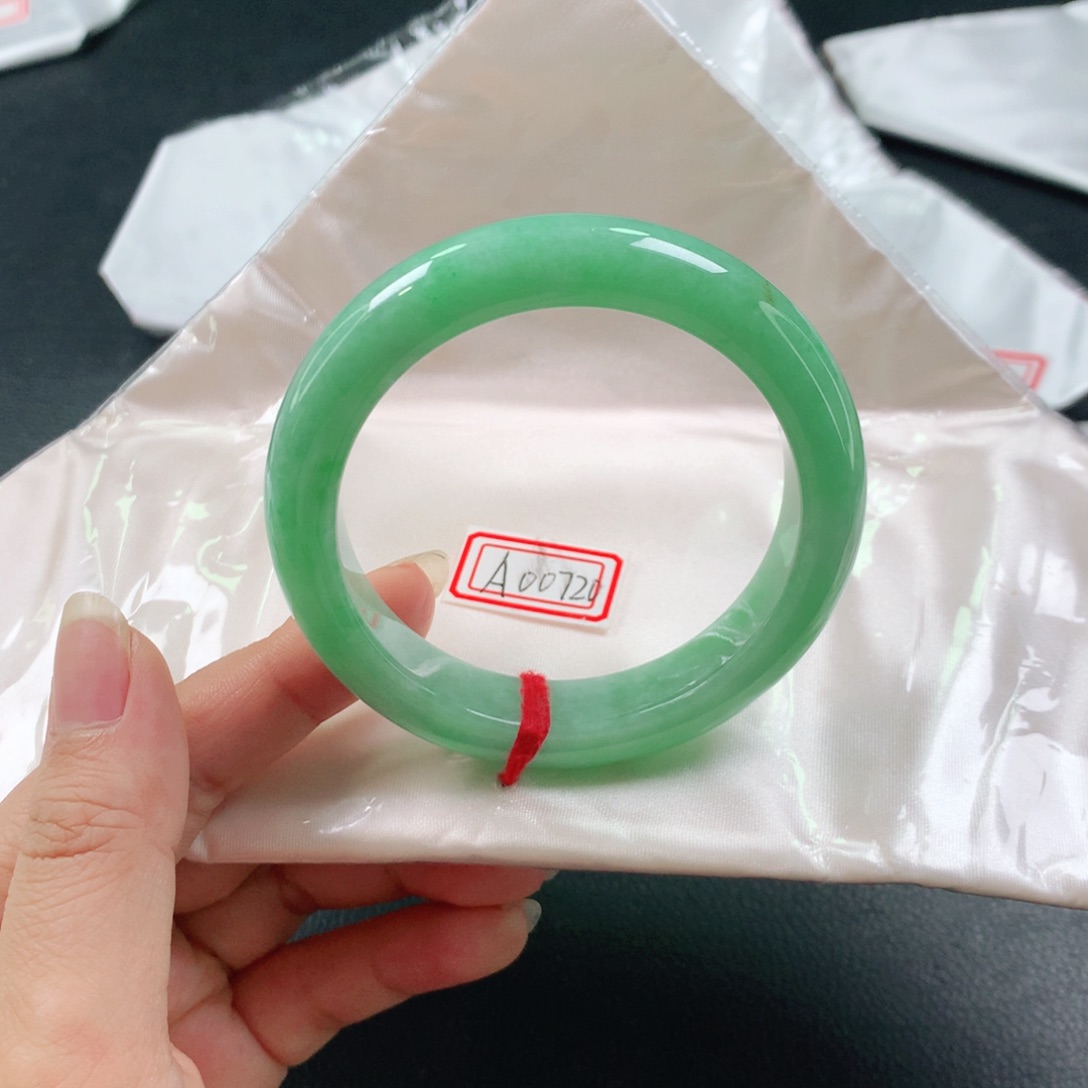 翡翠手镯未镶嵌03。