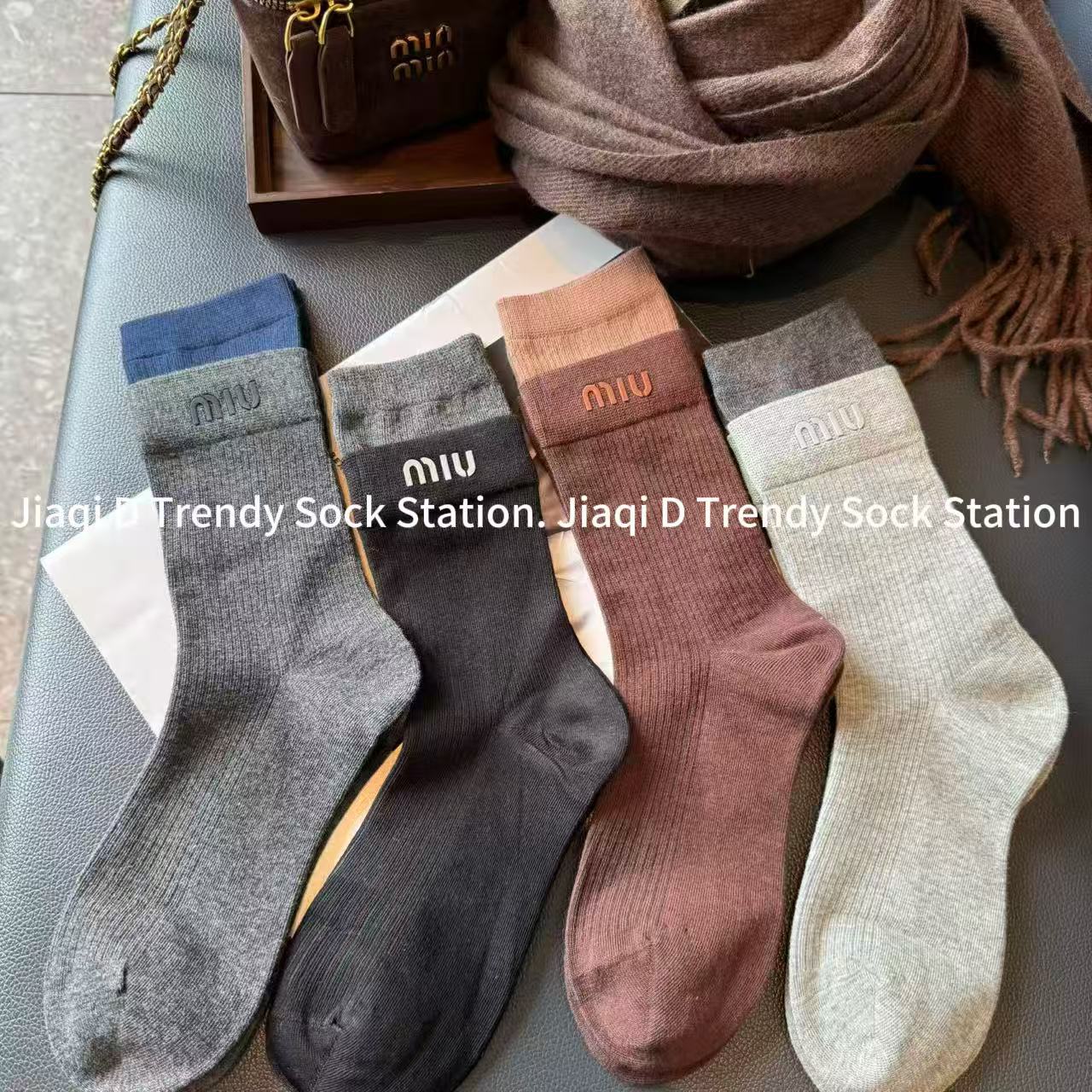 韩版秋冬撞色双螺口袜子女中筒立体字母烫印时尚搭配马丁靴潮袜