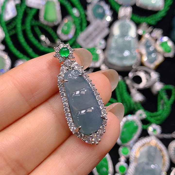 翡翠颈饰未镶嵌翡翠