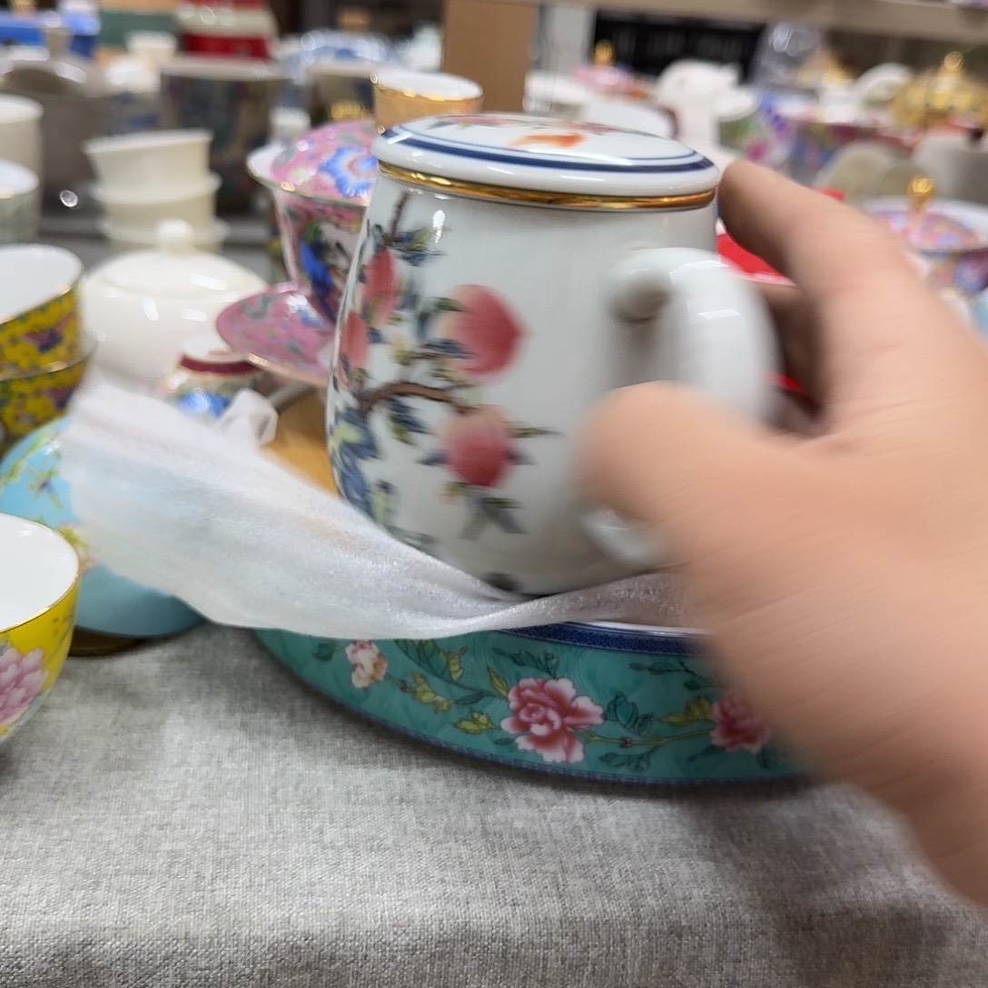 <***蝎微瑕一个粉桃办公杯一个