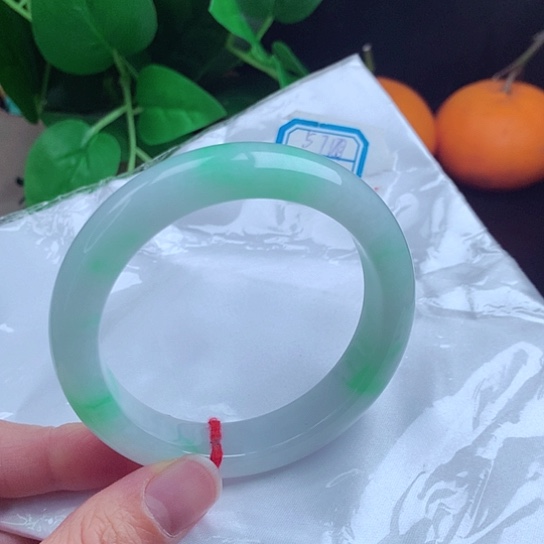 翡翠手镯未镶嵌   正圈57 白底青