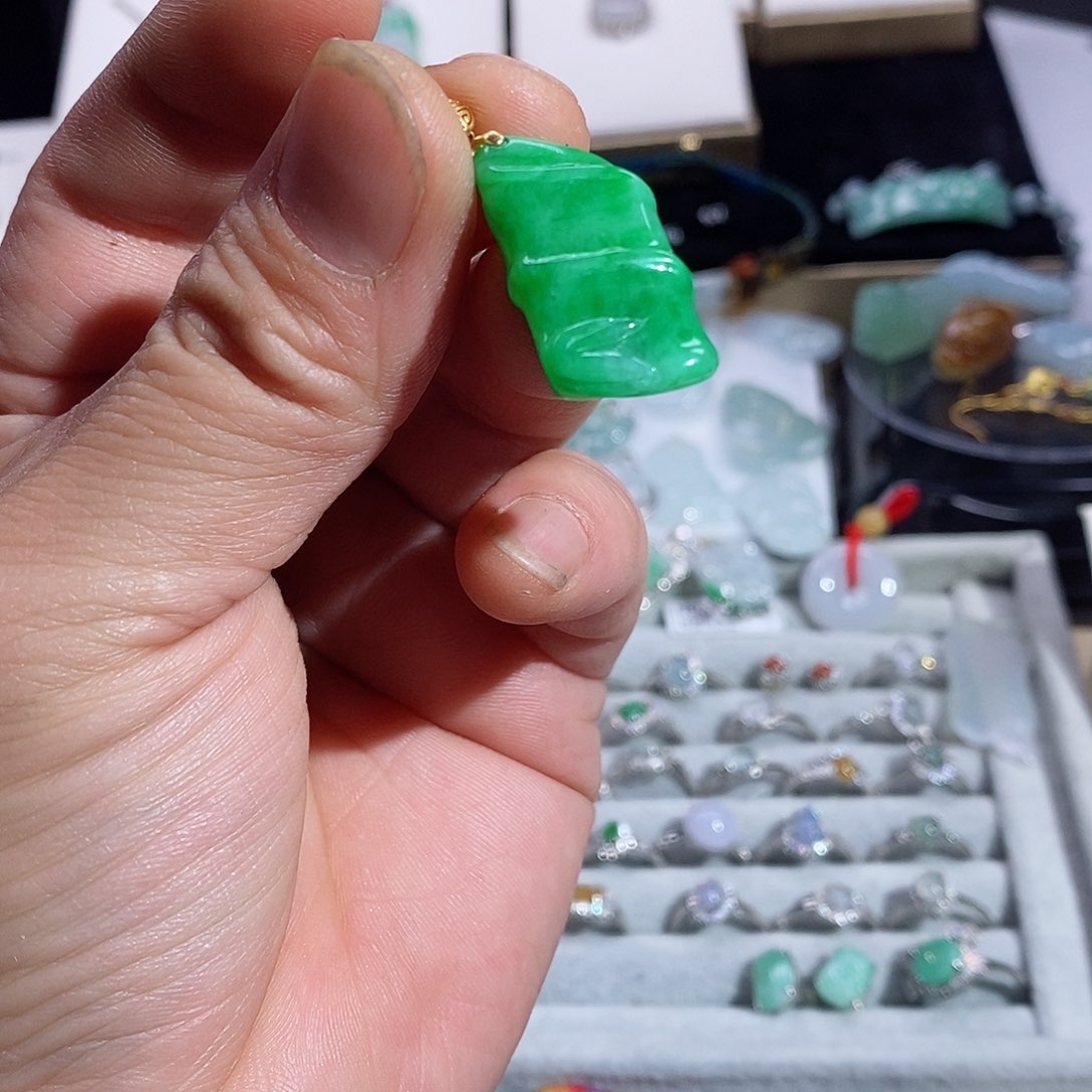 翡翠颈饰18K金镶嵌竹节