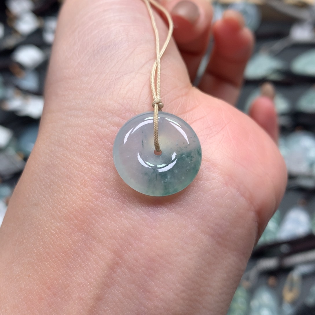 翡翠颈饰未镶嵌扣子