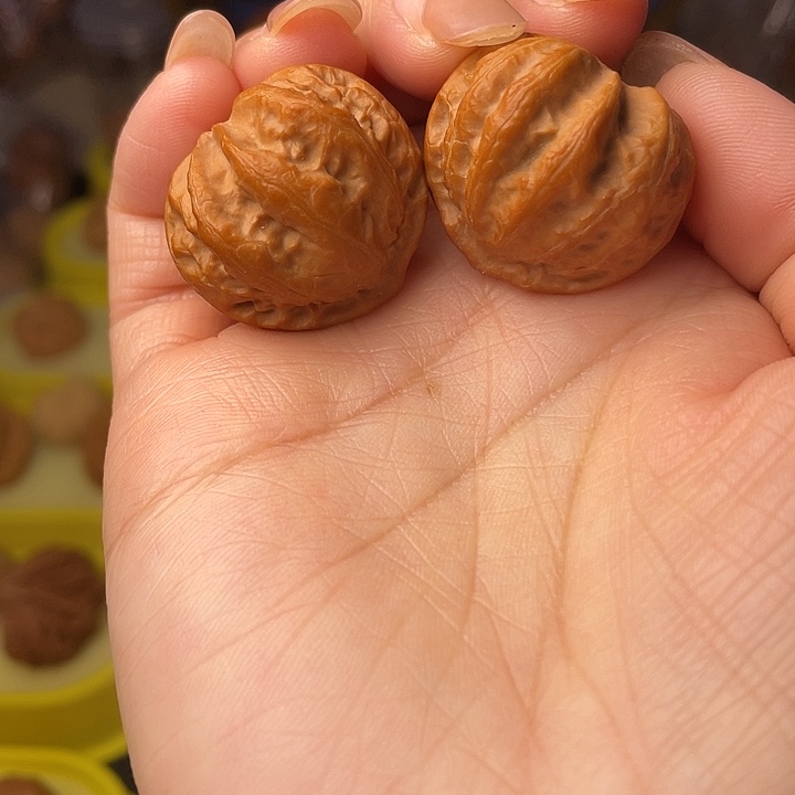 文玩核桃吊坠桃心八棱