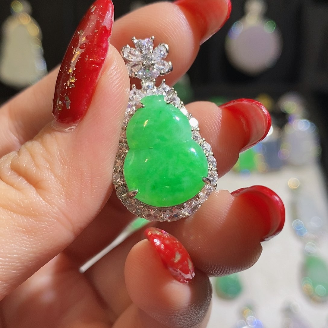 翡翠颈饰银S925镶嵌天然翡翠