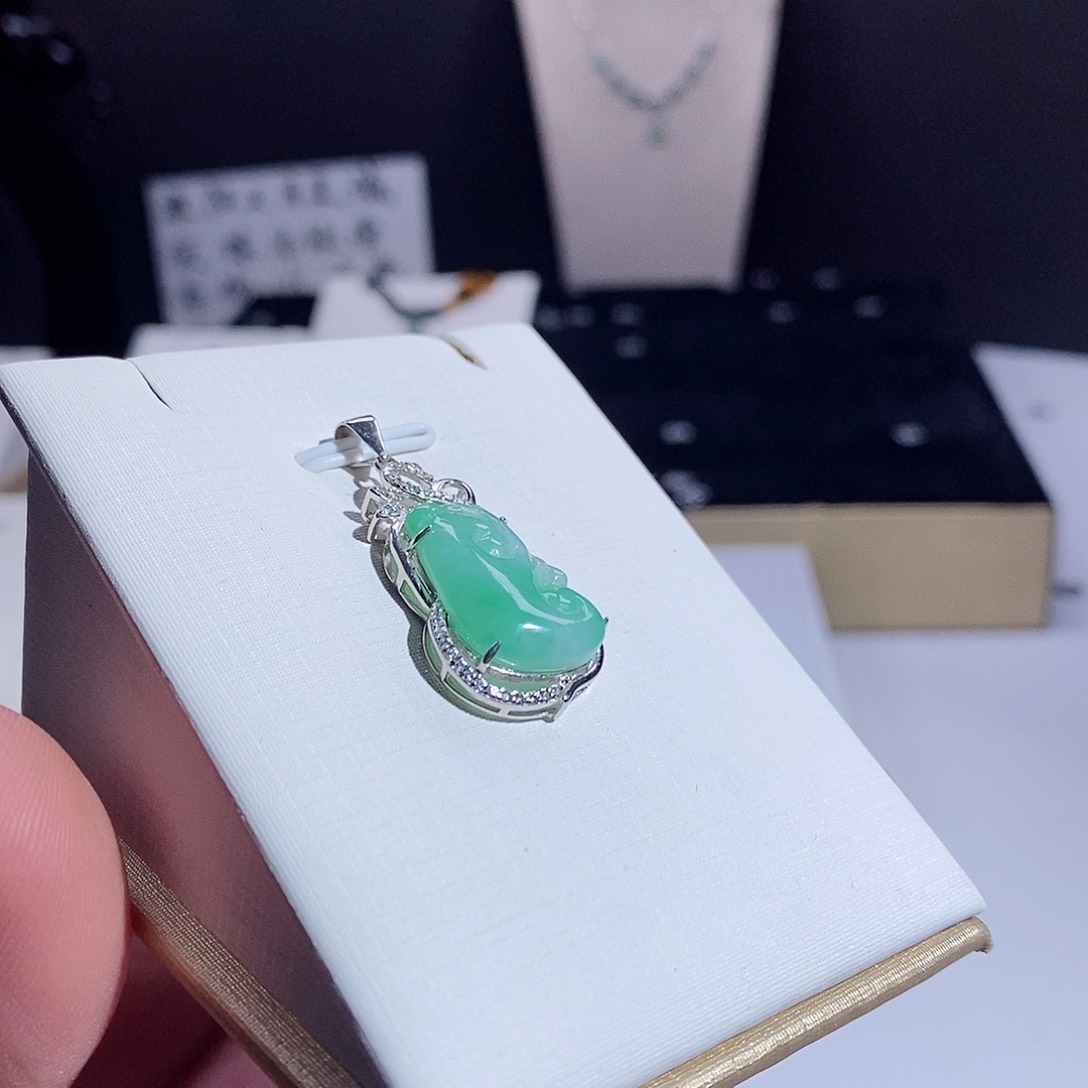 翡翠颈饰银S925镶嵌如意